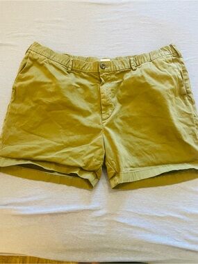 Casual Flat-Front Men's Shorts in Olive